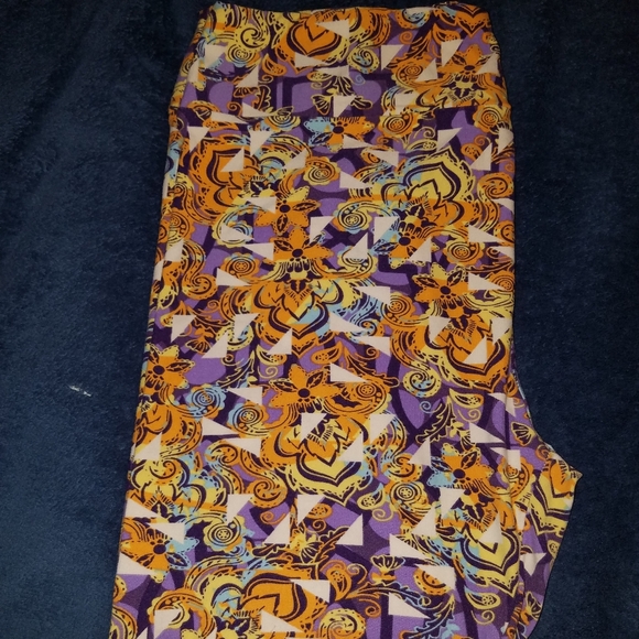 Lularoe tall and curvy yoga pants - Picture 2 of 3